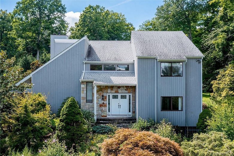 8 Cobbling Rock Drive