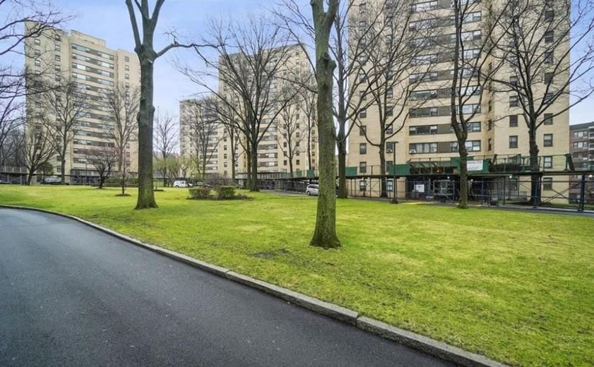 8 Fordham Hill Oval #12c