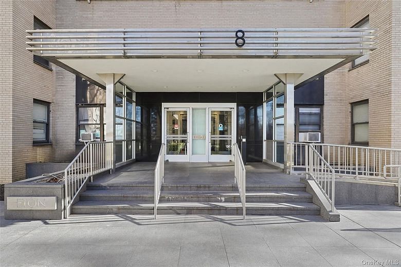 8 Fordham Hill Oval #16B