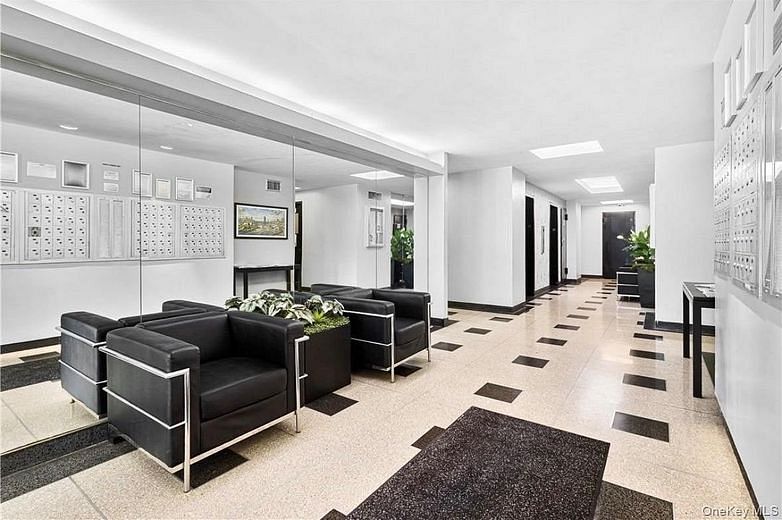 8 Fordham Hill Oval #17F