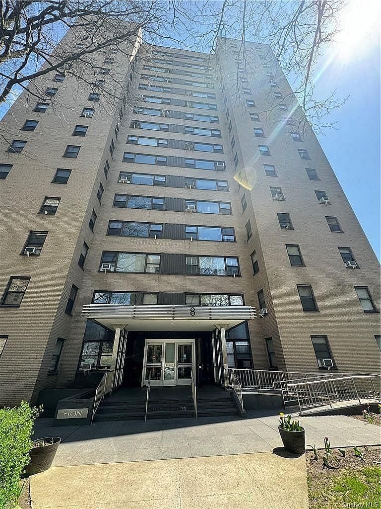 8 Fordham Hill Oval #1B