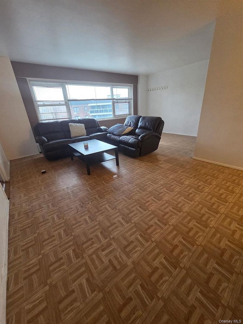 8 Fordham Hill Oval #6B