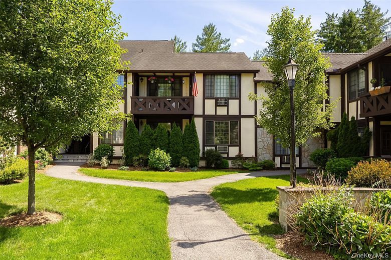 8 Foxwood Drive #8
