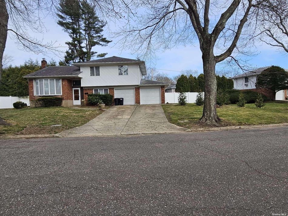 Image 1 of 20 for 8 Glendale Drive in Long Island, Melville, NY, 11747