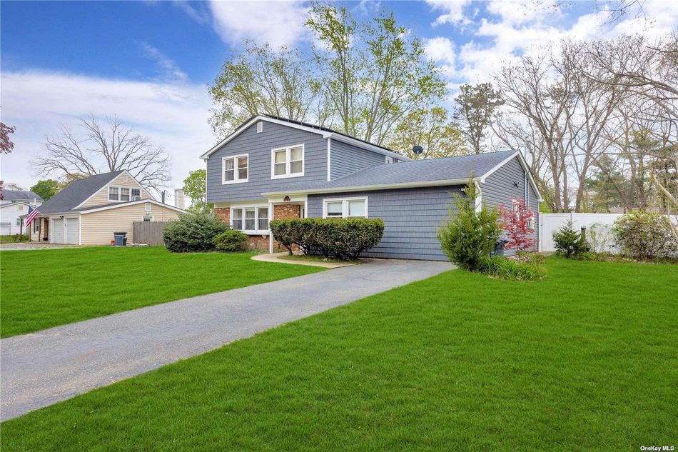 Image 1 of 19 for 8 Hawkins Path in Long Island, Coram, NY, 11727