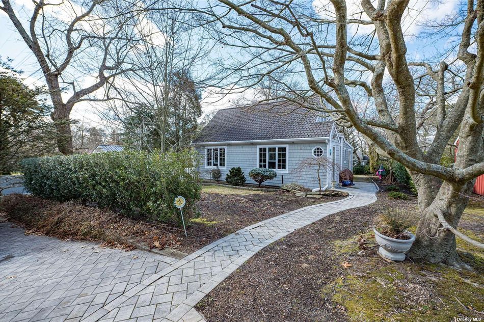 Image 1 of 31 for 8 Lawrence Avenue in Long Island, Hampton Bays, NY, 11946