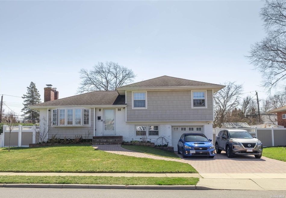Image 1 of 31 for 8 Lincoln Street in Long Island, Farmingdale, NY, 11735