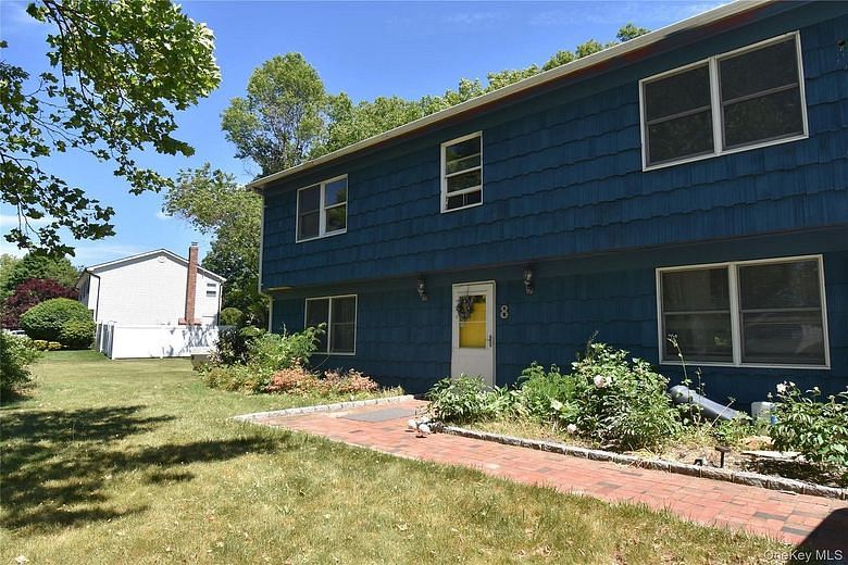 8 Long Meadow Place