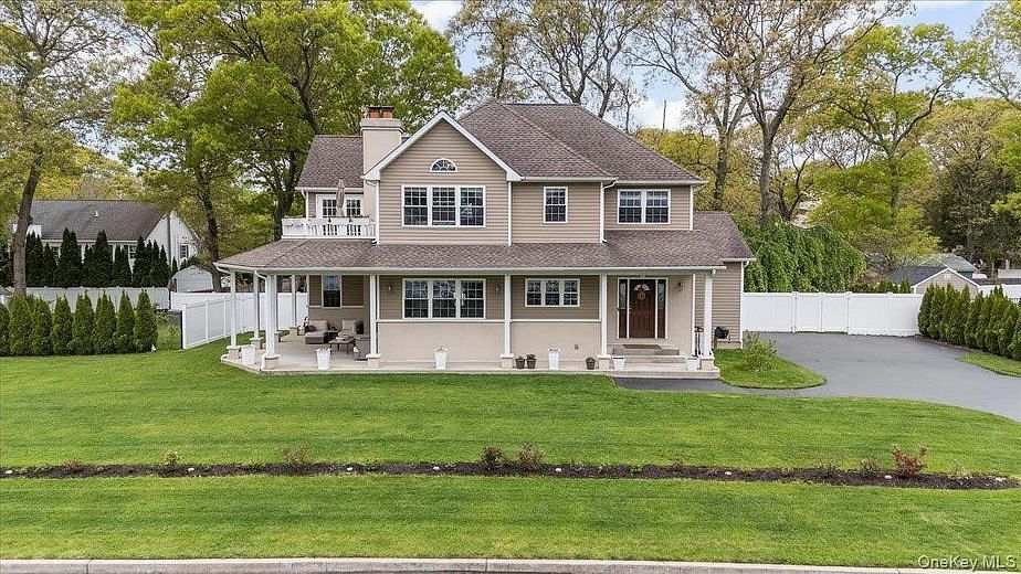8 Manhattan Avenue