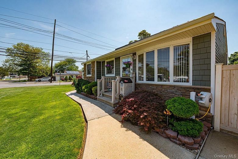 8 Oswego Drive