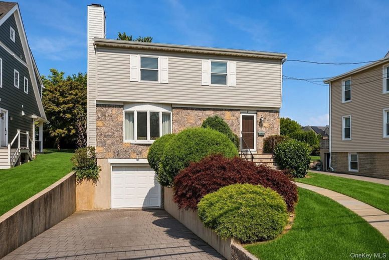 8 Ridge Street