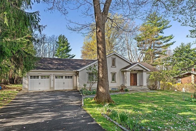 8 Riverview Farm Road
