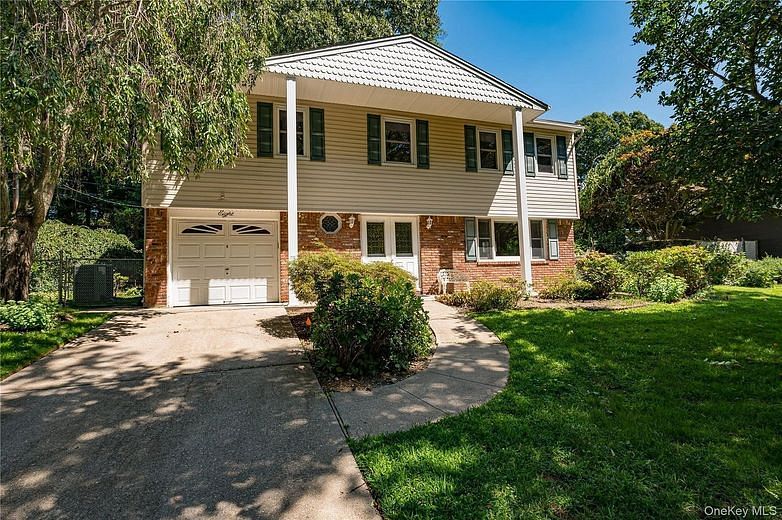 8 Salisbury Drive N