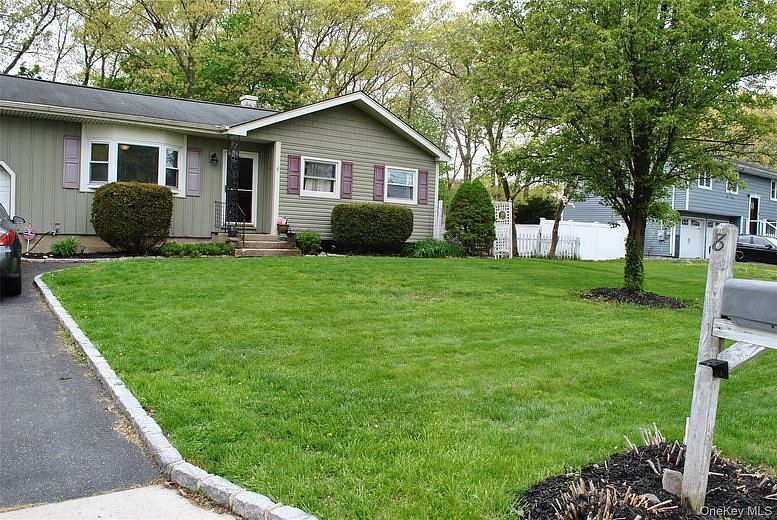 8 Shenandoah Boulevard