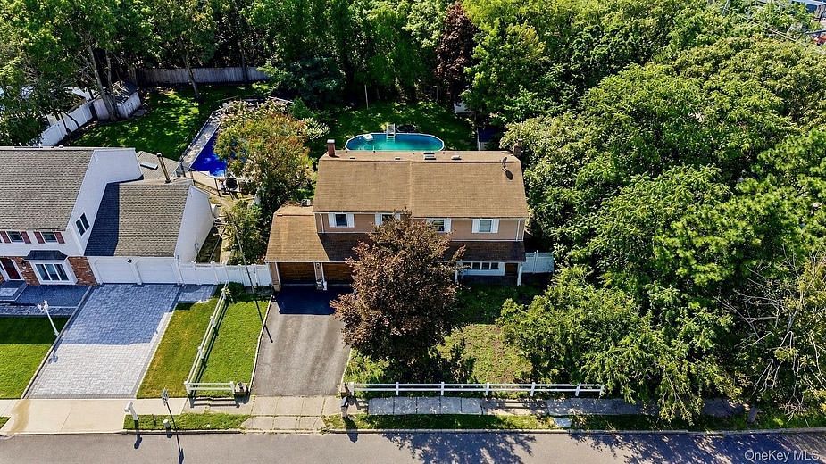 8 Singingwood Drive