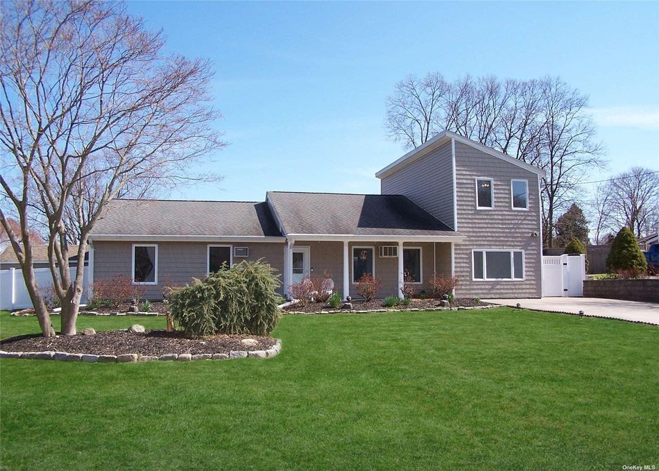 Image 1 of 28 for 8 Stratford Road in Long Island, Miller Place, NY, 11764