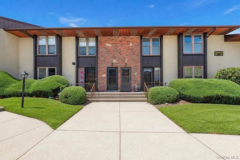 8 Sycamore Court #8