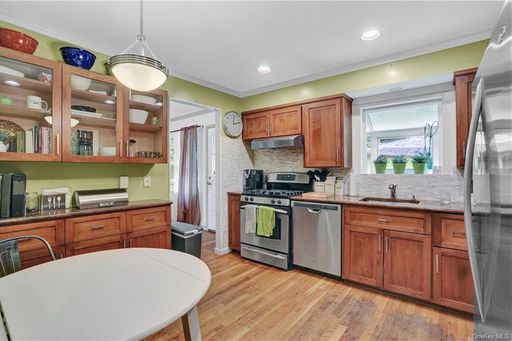 Image 1 of 23 for 8 Tappan Terrace in Westchester, Briarcliff Manor, NY, 10510