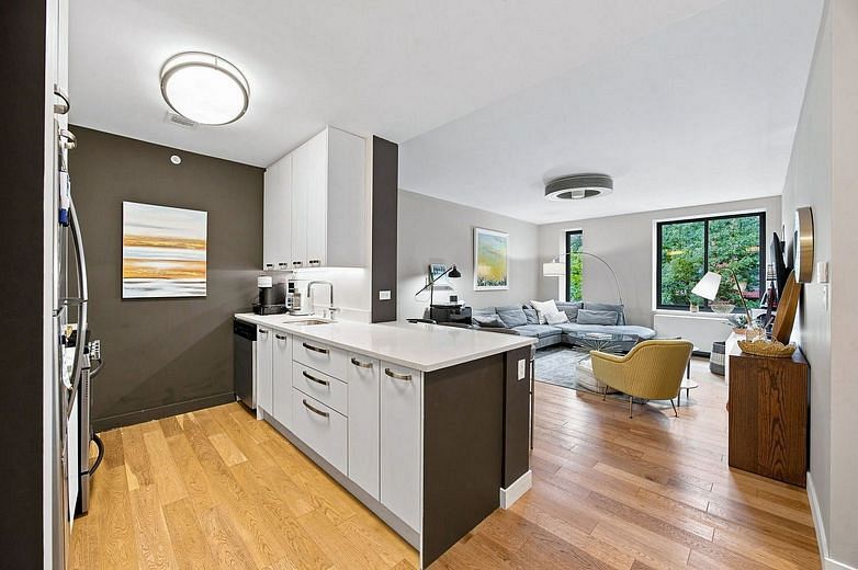 8 Vanderbilt Avenue #3A
