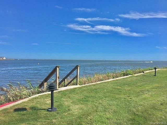 8 Victoria Drive #8