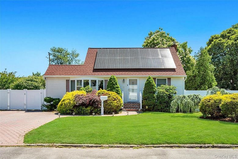 8 Wantagh Avenue