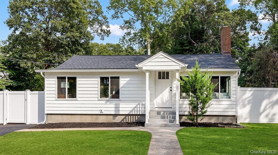 8 Woodlawn Avenue