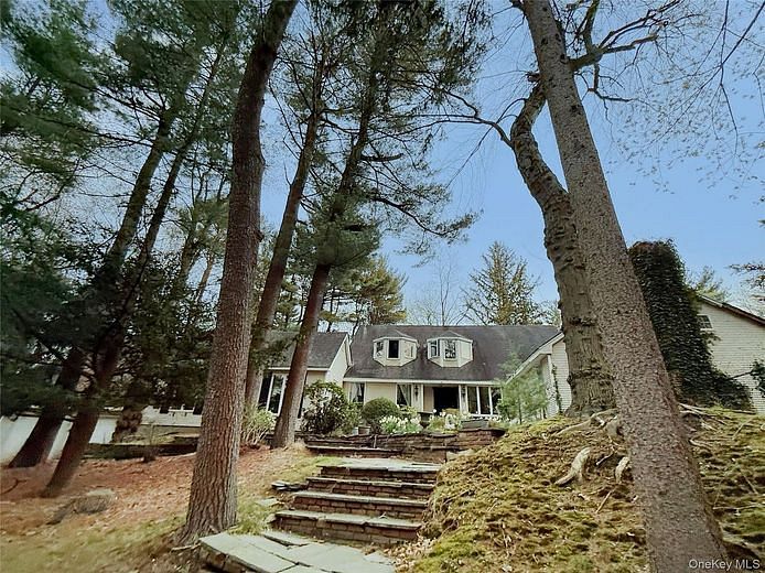 8 Woodstock Court