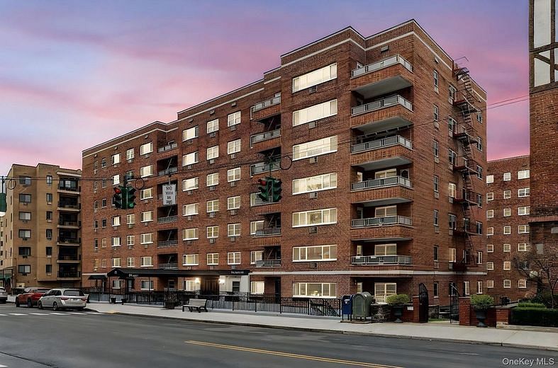 80 hartsdale Avenue E #101