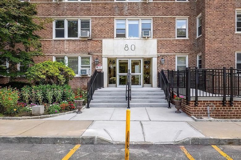 80 Knolls Crescent #6M