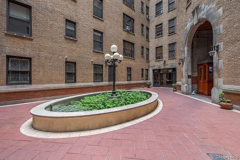 800 Riverside Drive #1G