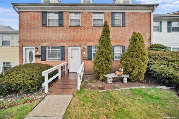 Image 1 of 10 for 806 Towne House #806 in Long Island, Islandia, NY, 11749