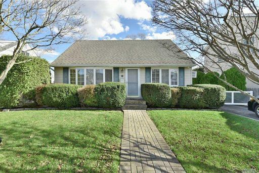 Image 1 of 18 for 35 Briggs St in Long Island, Hicksville, NY, 11801