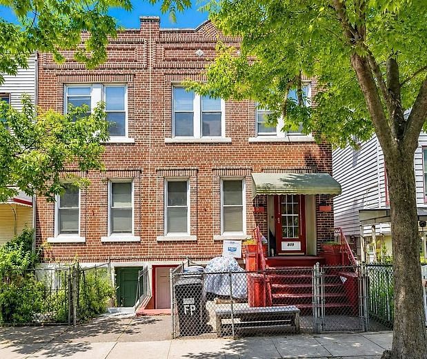 809 Friel Place