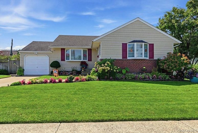 809 Garden Drive