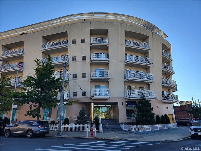 81-14 Queens Boulevard #PH6C