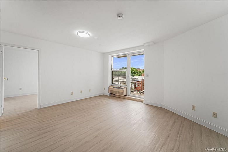 81-15 Queens Boulevard #4H