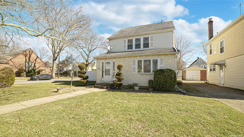 Image 1 of 17 for 81 Campbell Avenue in Long Island, Williston Park, NY, 11596