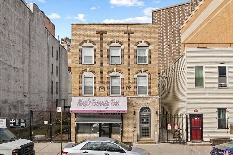 811 Courtlandt Avenue