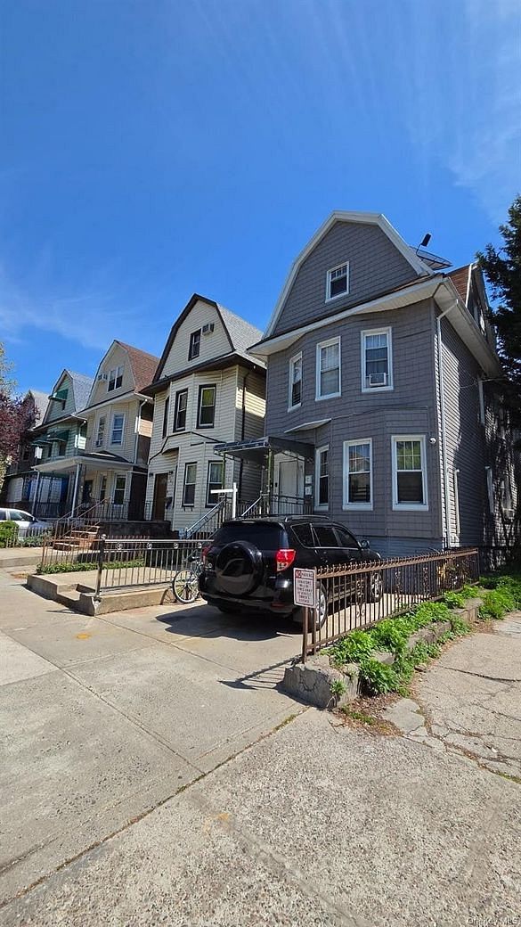 811 E 8th Street