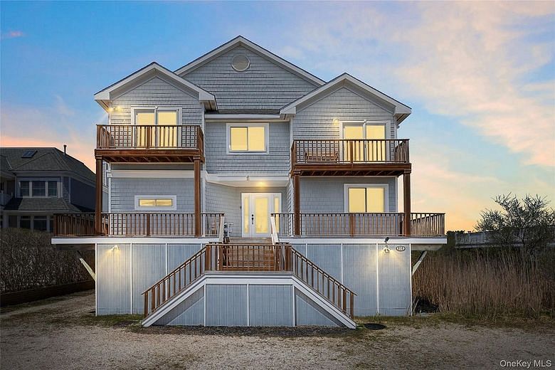 818 Dune Road