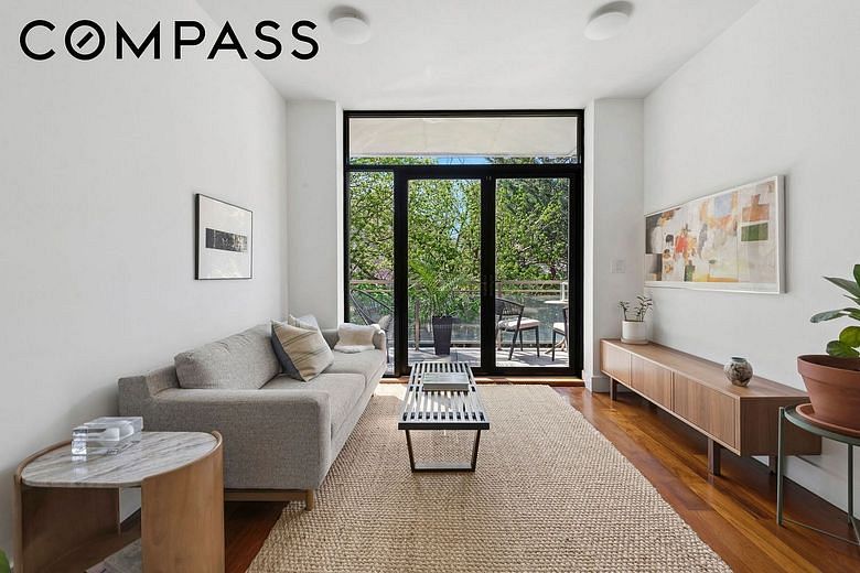 82 Adelphi Street #3D