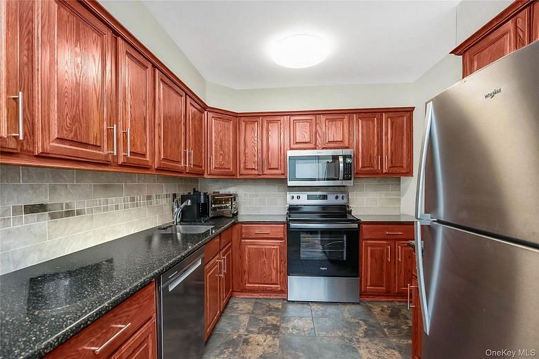 82 COTTONWOOD CT. #82