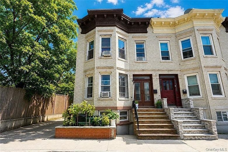 82 Kermit Place