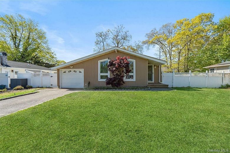 82 Robinwood Drive