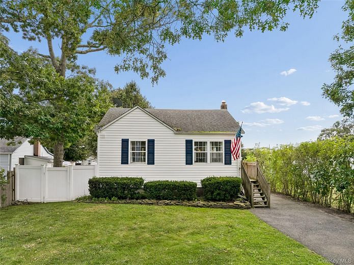82 Rugby Drive W