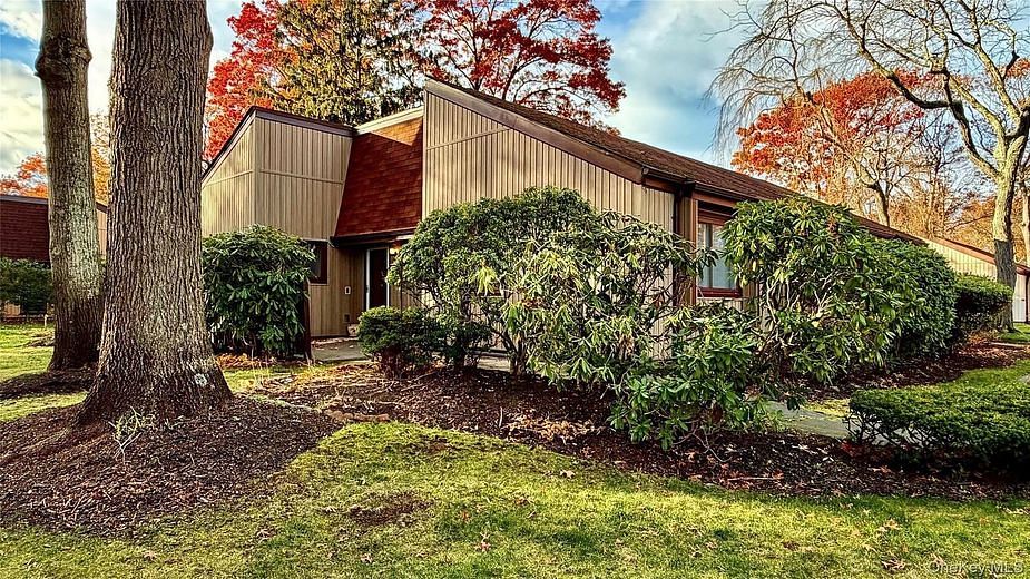 82 Strathmore Gate Drive