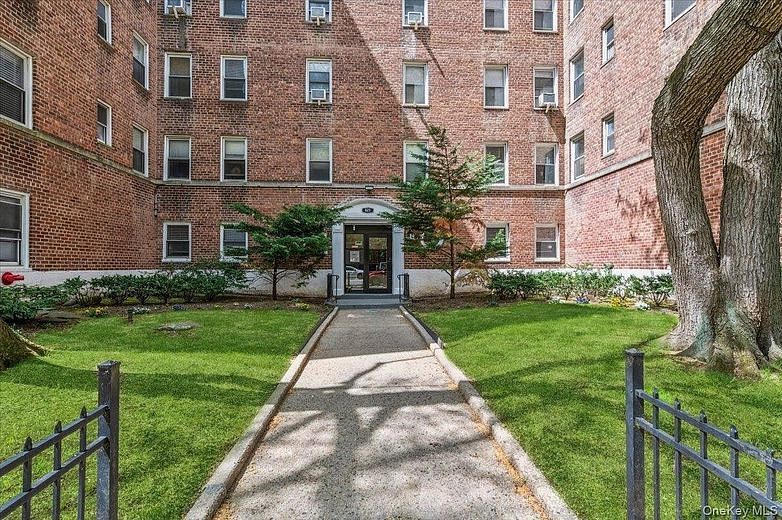 821 Bronx River Road #4D
