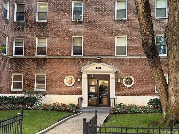 821 Bronx River Road #BG