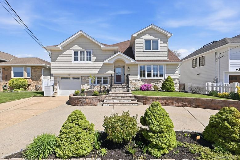 827 Channel Road