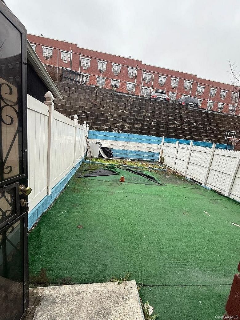 827 Longfellow Avenue